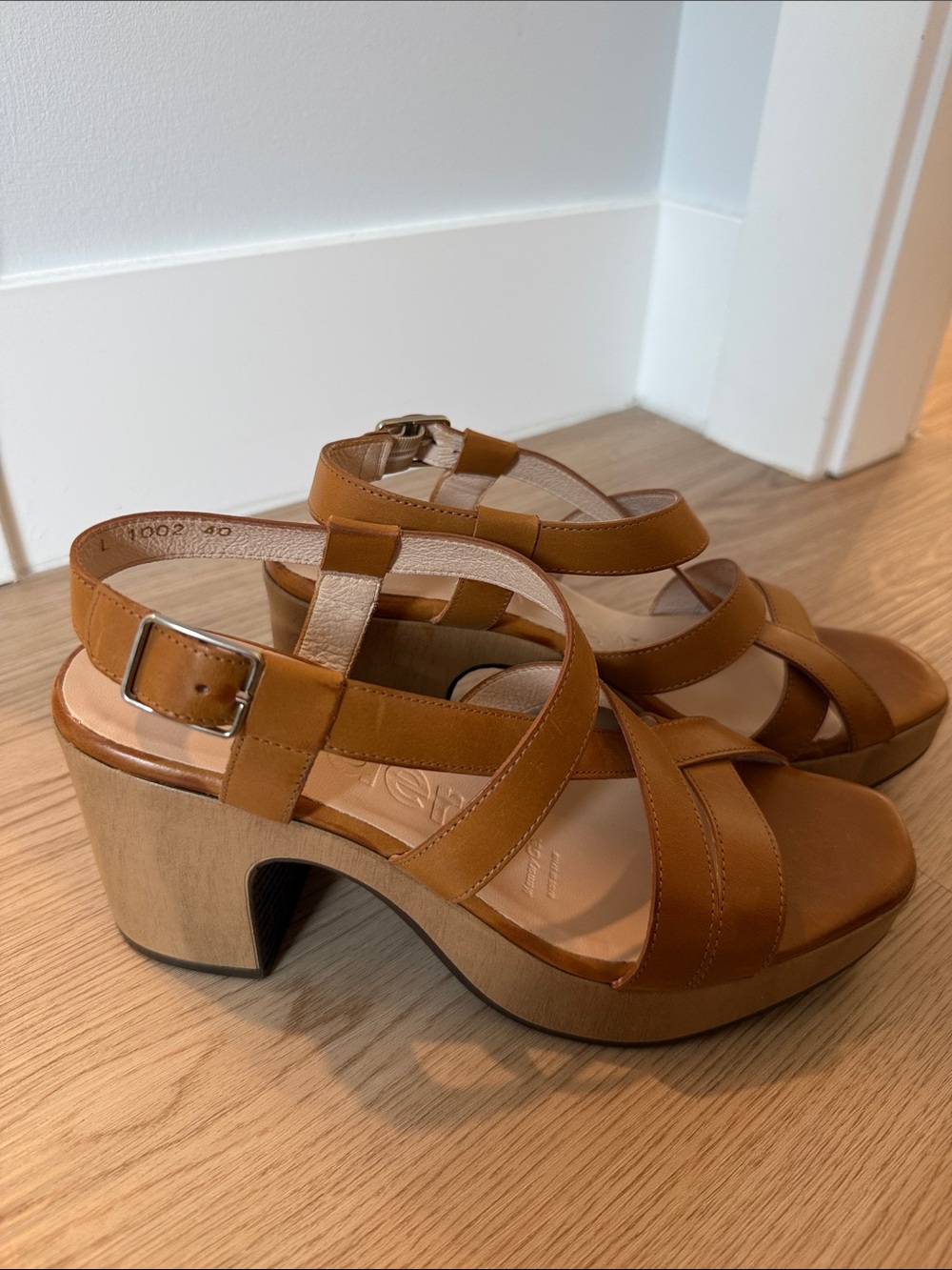 Women’s Wonders Tan Leather Strappy Block Heel - BNWT size 40